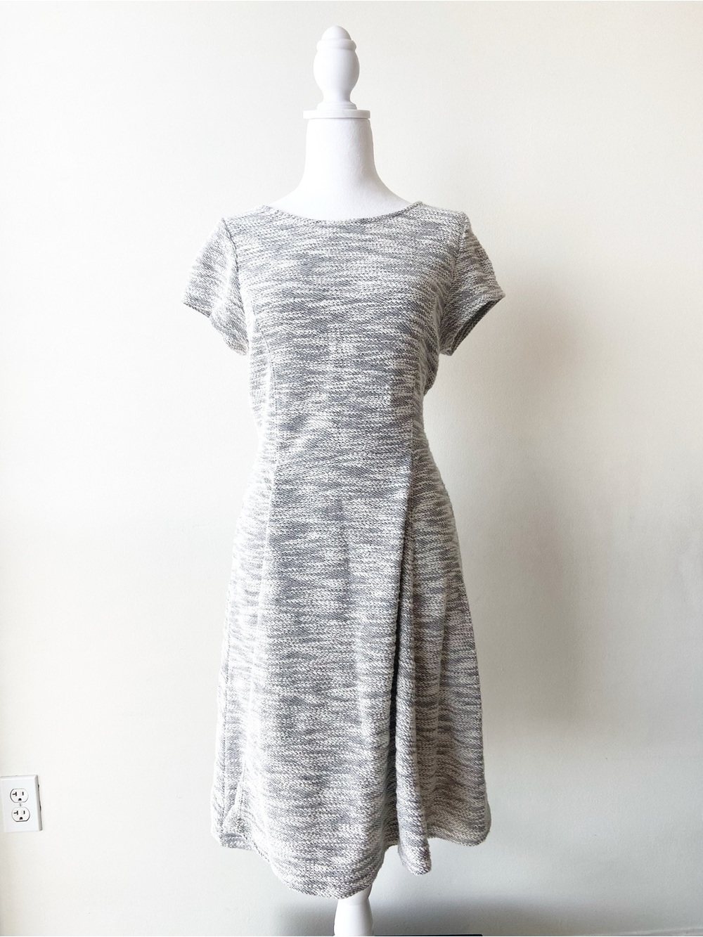 Gray Short Sleeve Fit-and-Flare Dress Size L